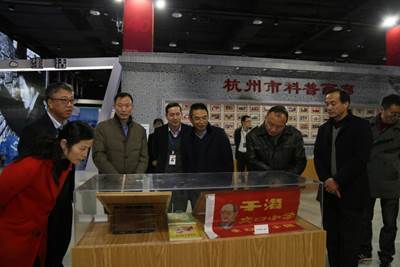 市科協(xié)領(lǐng)導(dǎo)蒞臨指導(dǎo)，共話科技賦能美好生活——記'科技改變生活'展覽展示活動(dòng)成功舉辦